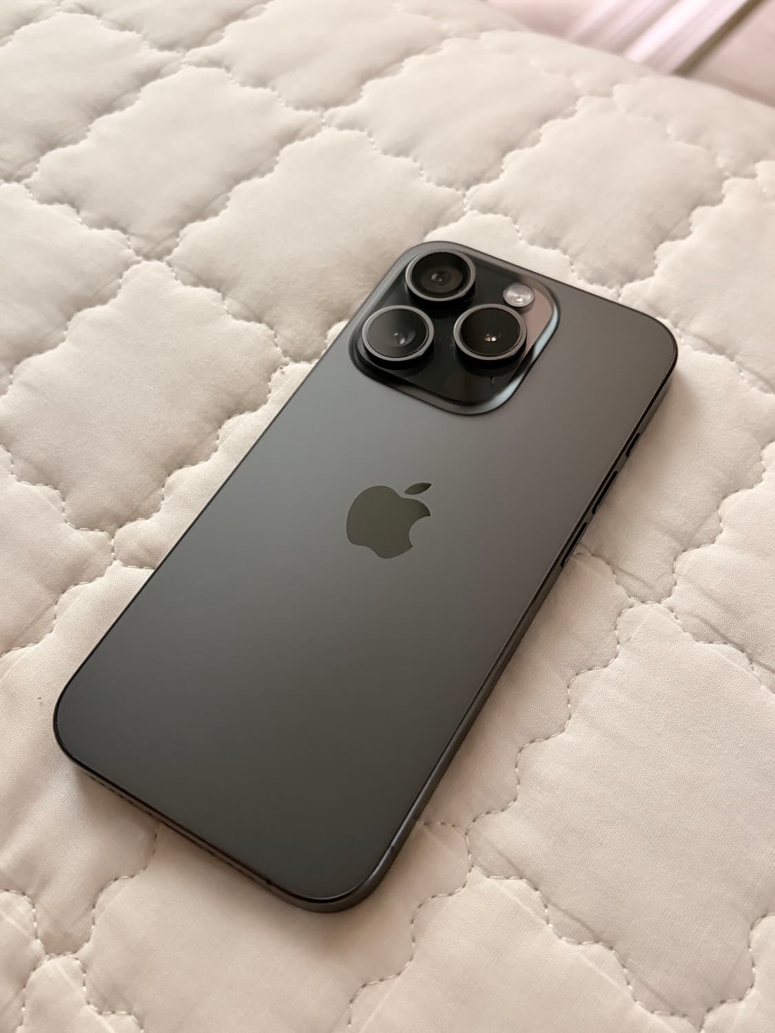아이폰 15pro 티타늄 블랙 128GB 판매해요! 상품이미지1