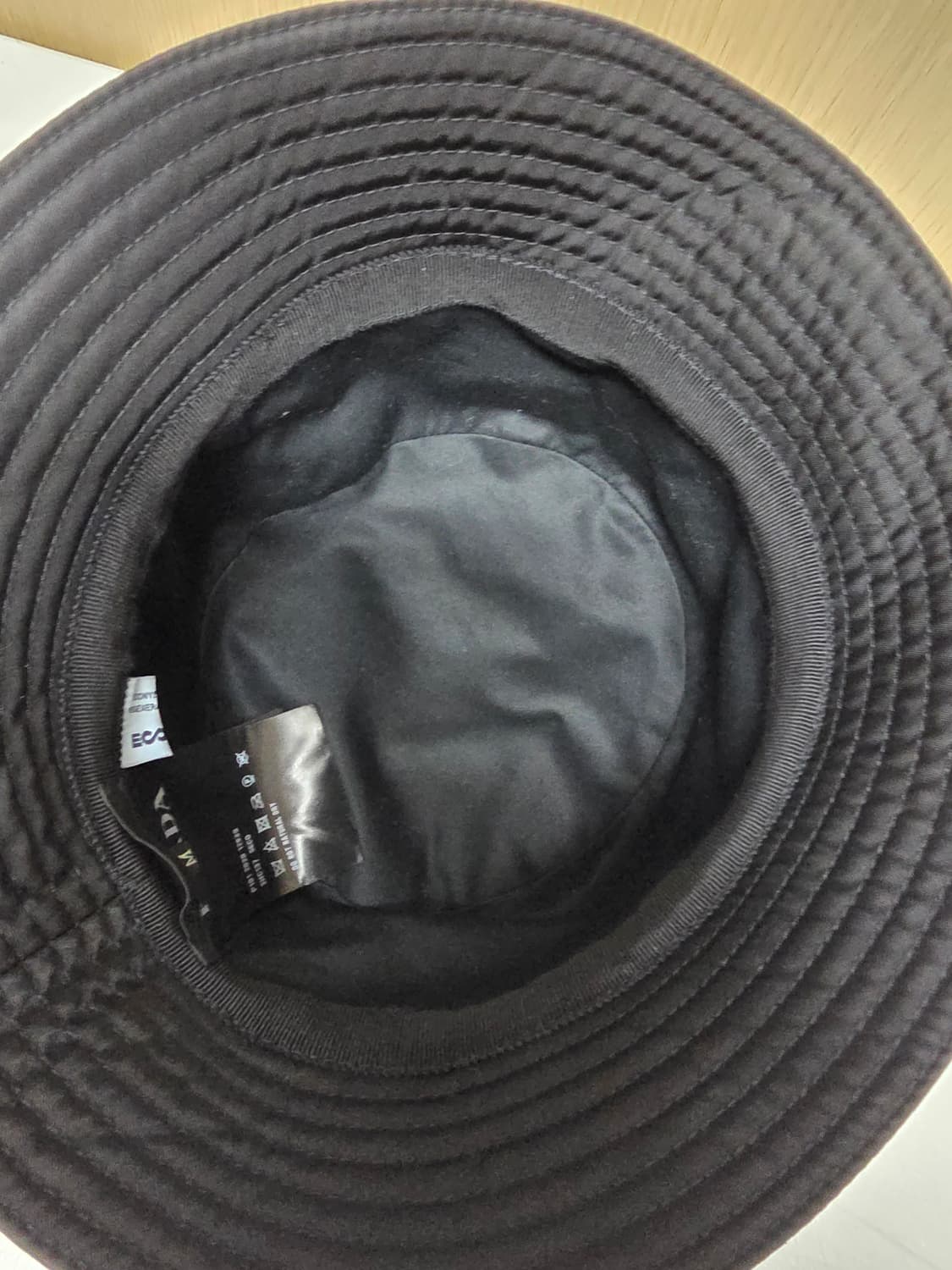 프라다 리나일론 버킷햇 상품이미지5