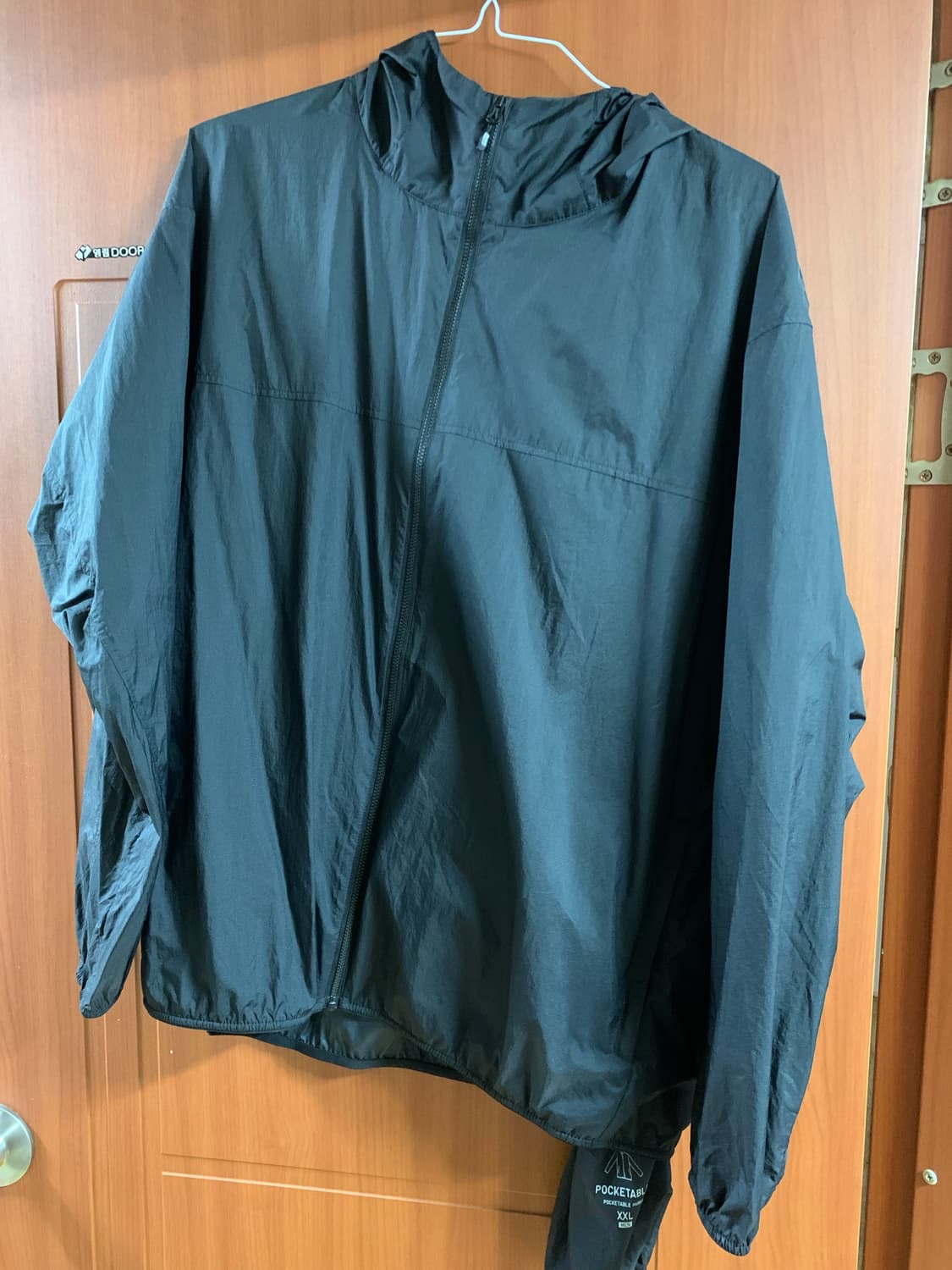 [XXL]유니클로 uv포켓터블 바람막이 블랙 상품이미지1