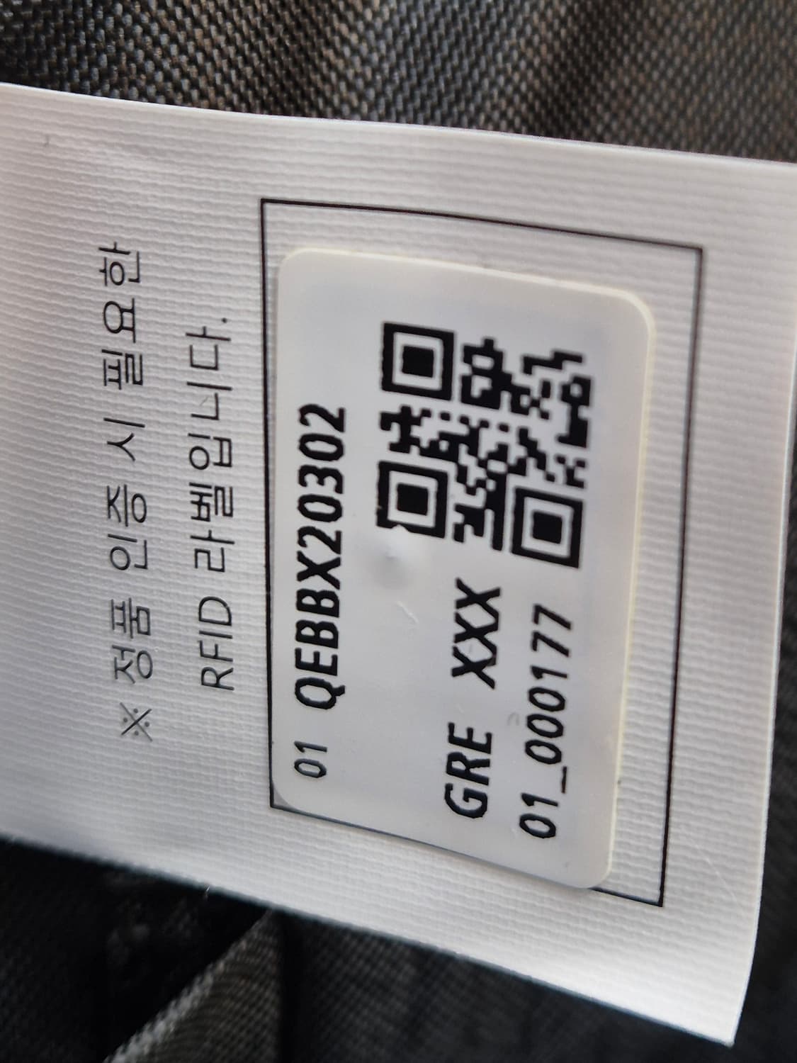 코오롱스포츠 백팩 QEBXX20302 모델입니다. 보라색과 청록색의 조화 상품이미지5