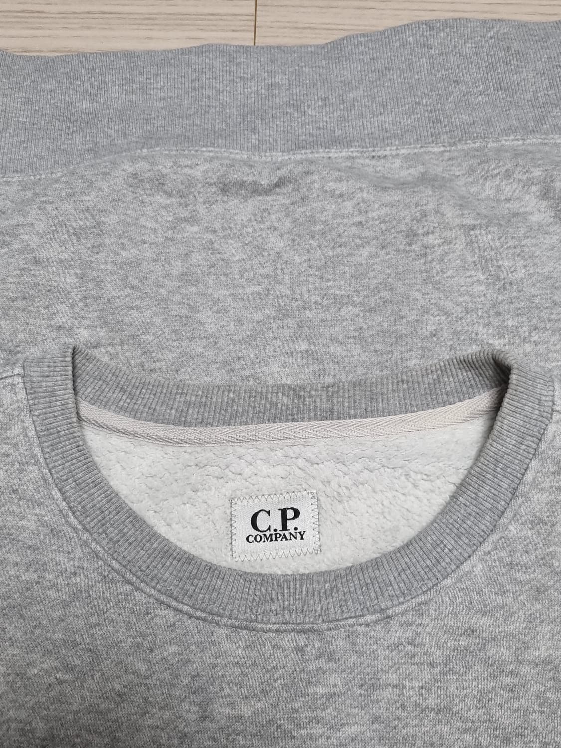 cp컴퍼니 맨투맨 상품이미지3