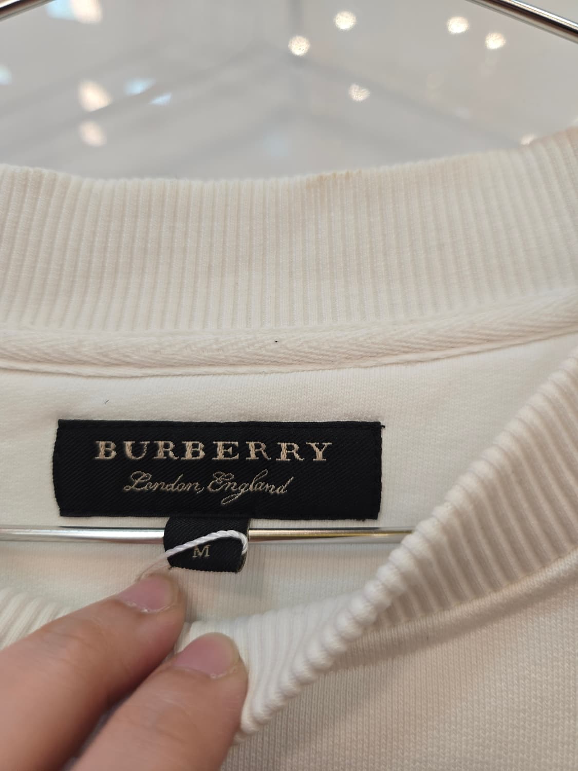 버버리(Burberry)의 클래식 올드로고 자수 스웨트 셔츠 상품이미지5