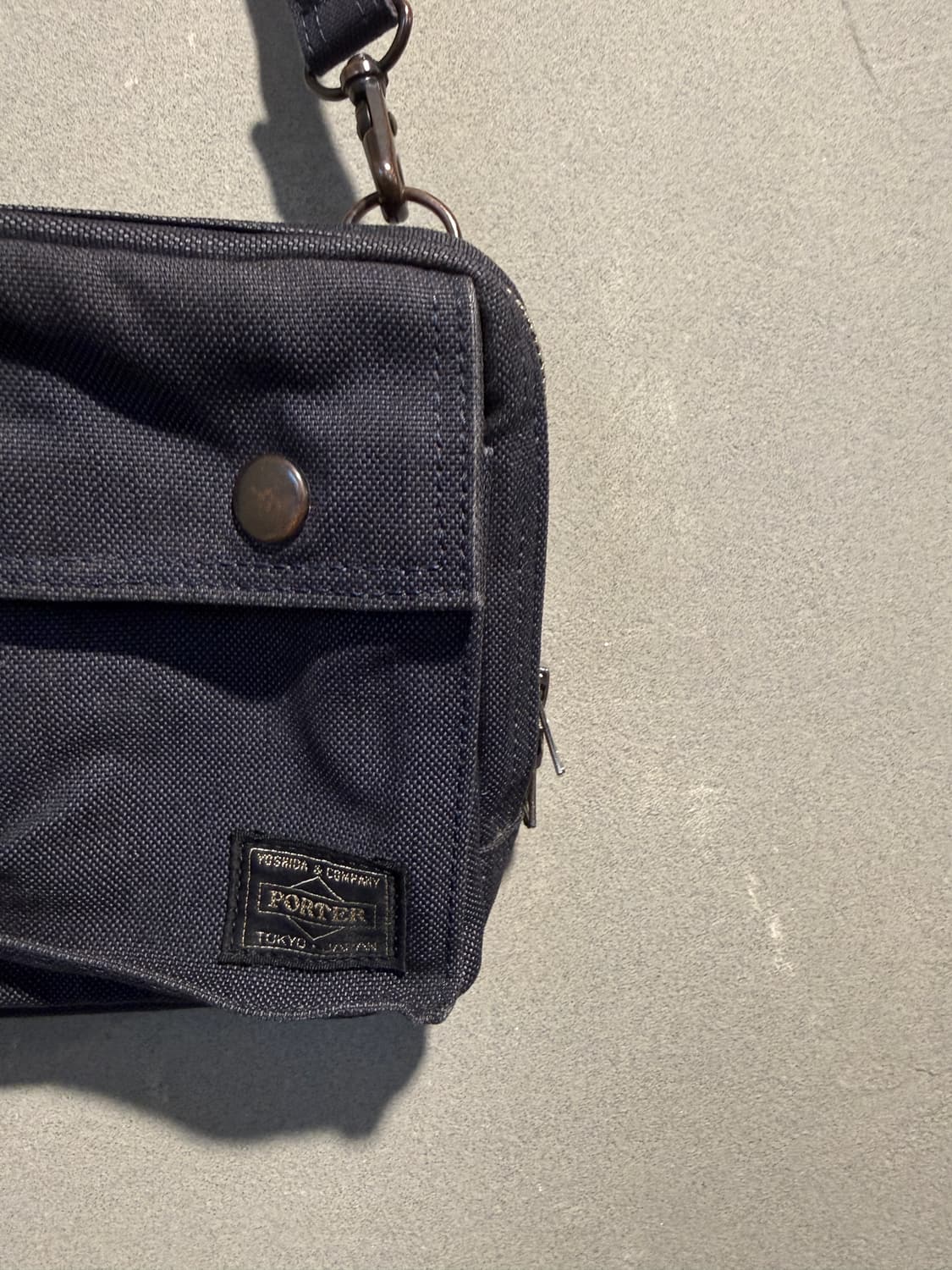 요시다포터 스모키 네이비 크로스백 상품이미지4