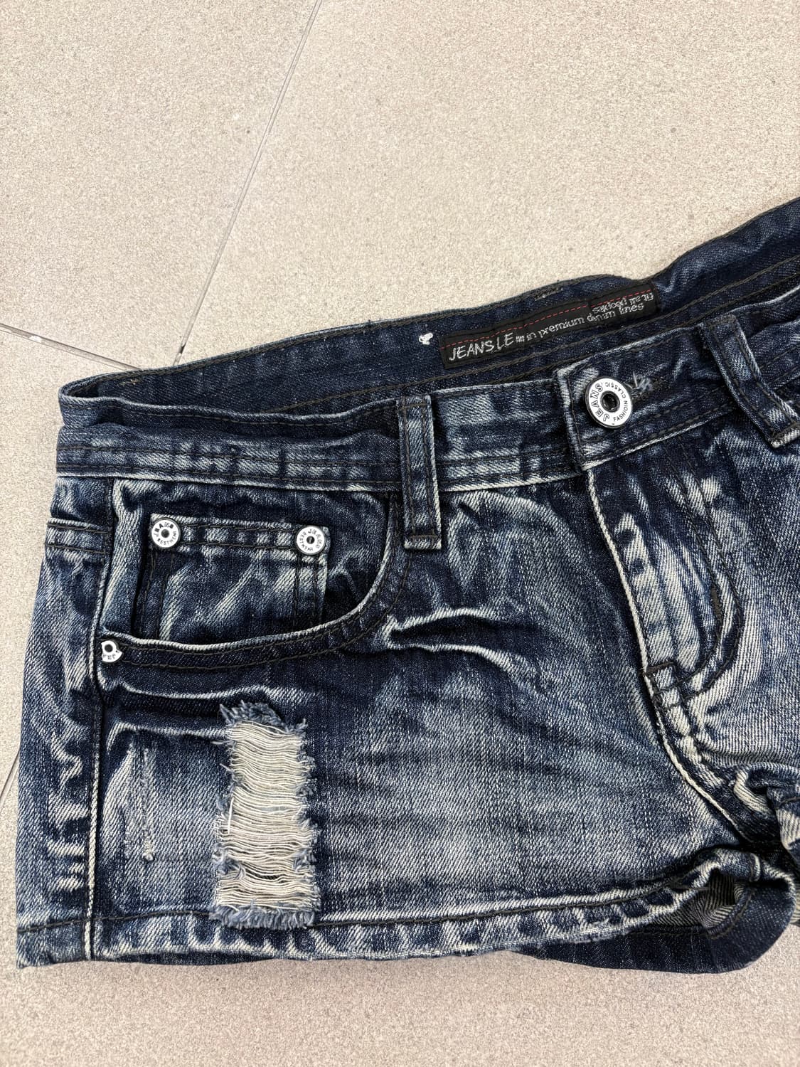 데미지 백 포인트 데님 숏츠 상품이미지3