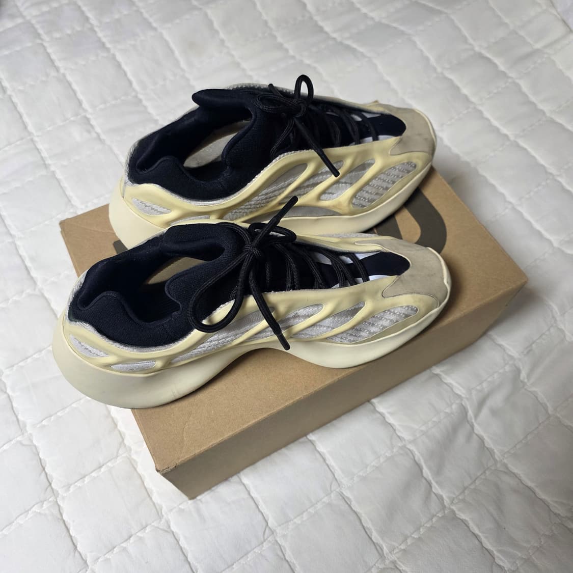 (중고) 아디다스 이지 700 V3 아자엘 2019 280사이즈 상품이미지3