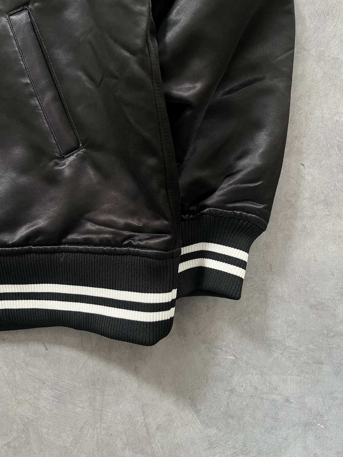 Undercover 언더커버 블랙 그래픽 봄버 자켓 상품이미지4