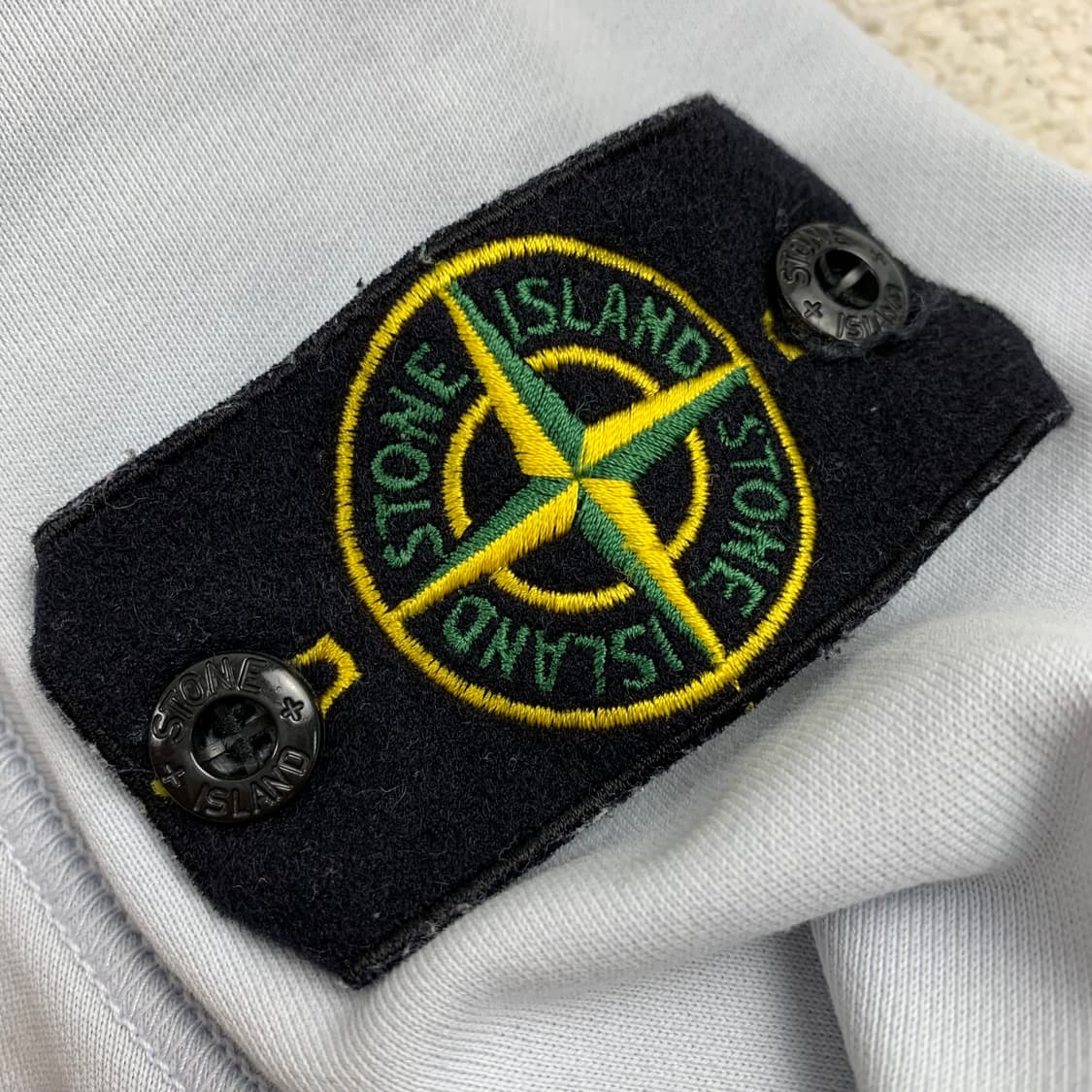 스톤아일랜드 와펜 패치 크루넥 맨투맨 스카이블루  상품이미지2