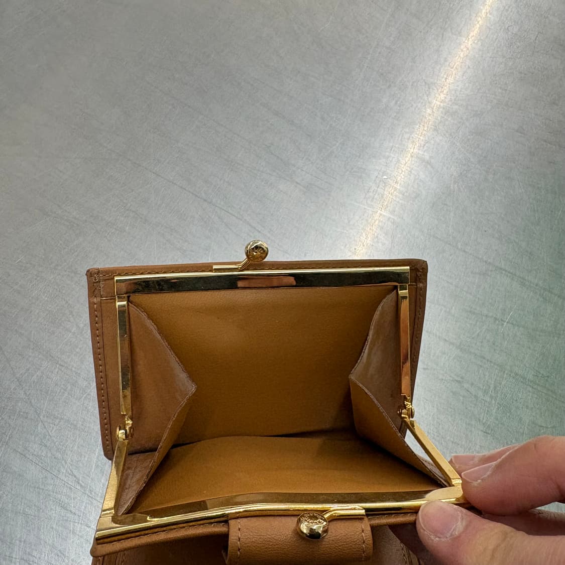 셀린느 트리옹프 반지갑 Tan & White 상품이미지9