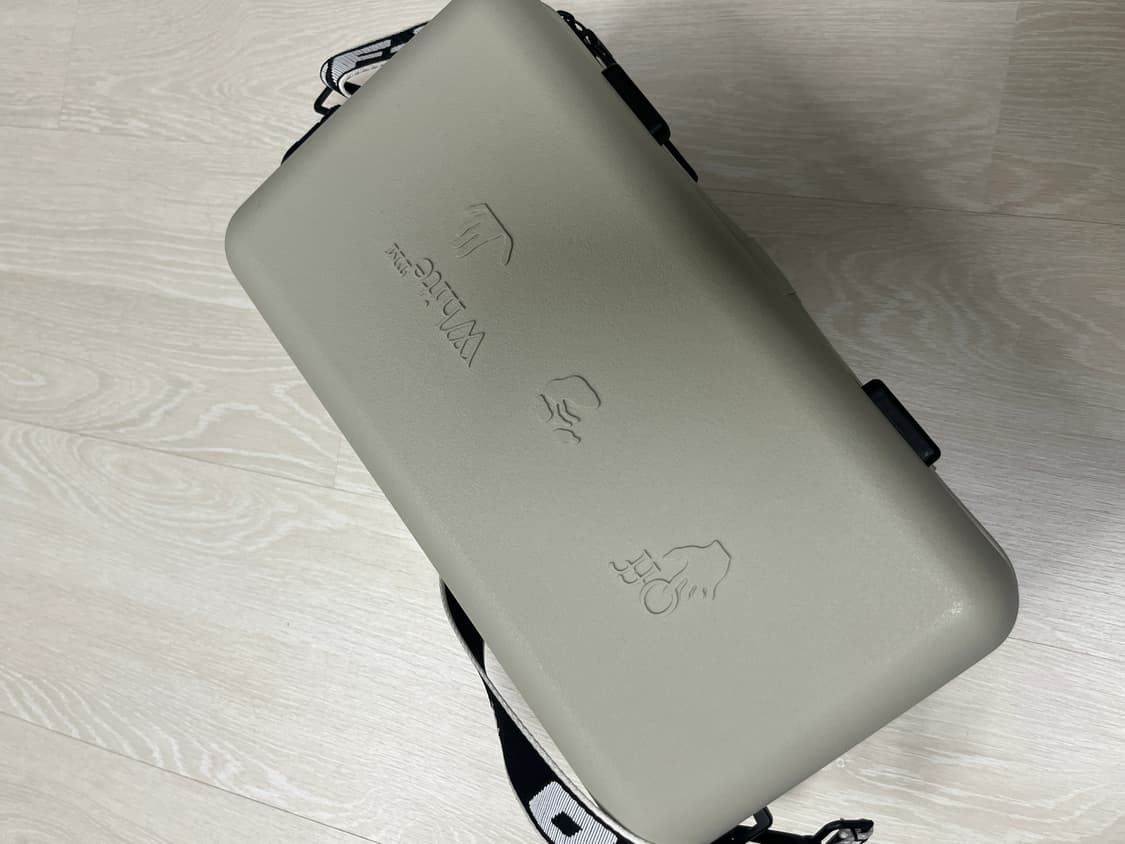 오프화이트x아모레퍼시픽 하드케이스 가방 상품이미지6