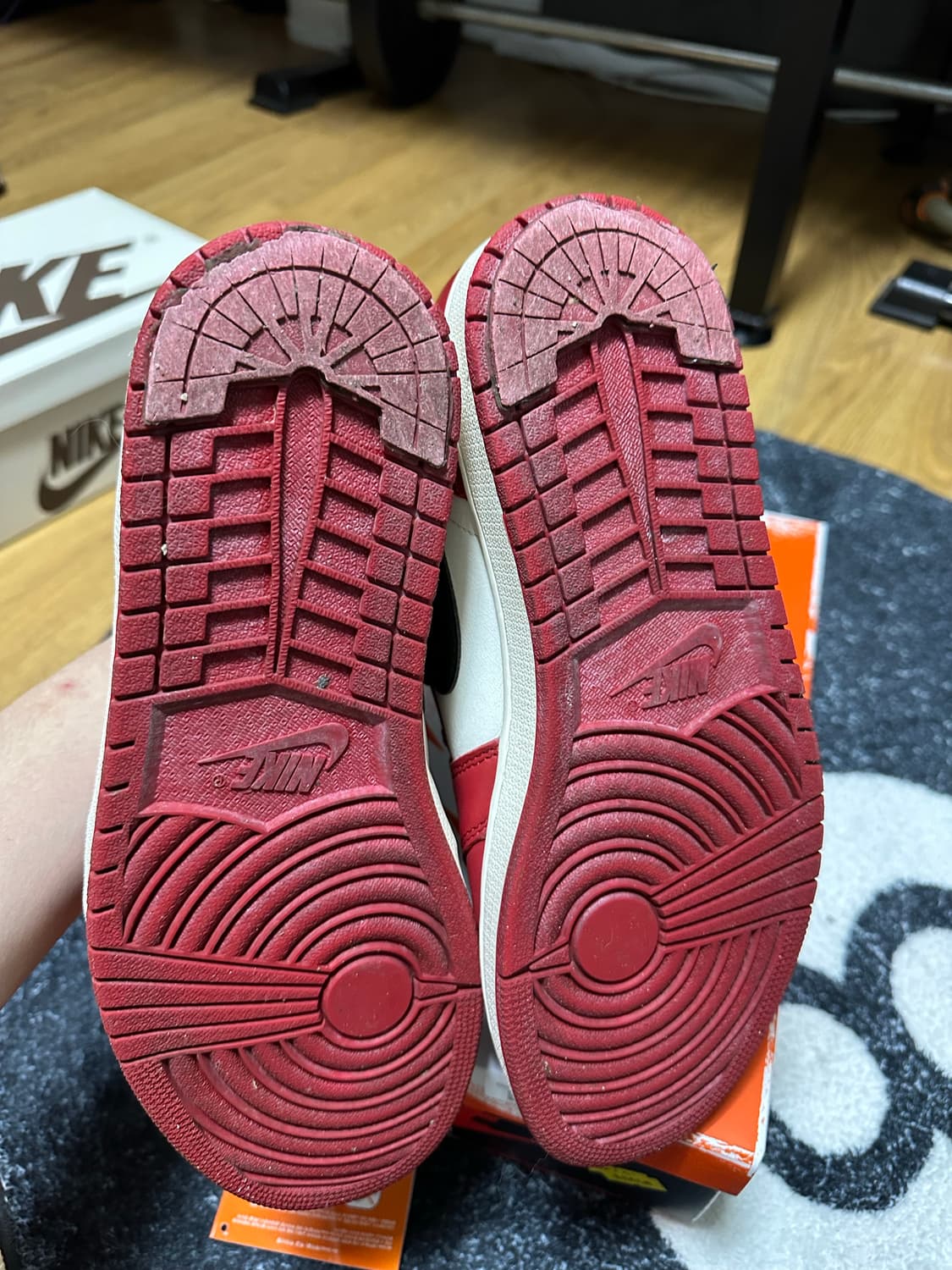 조던 1 레트로 하이 OG 시카고 2022 285 상품이미지5