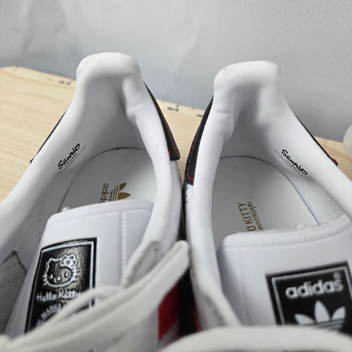 220 아디다스 헬로키티 가젤 인도어 화이트/레드 상품이미지8