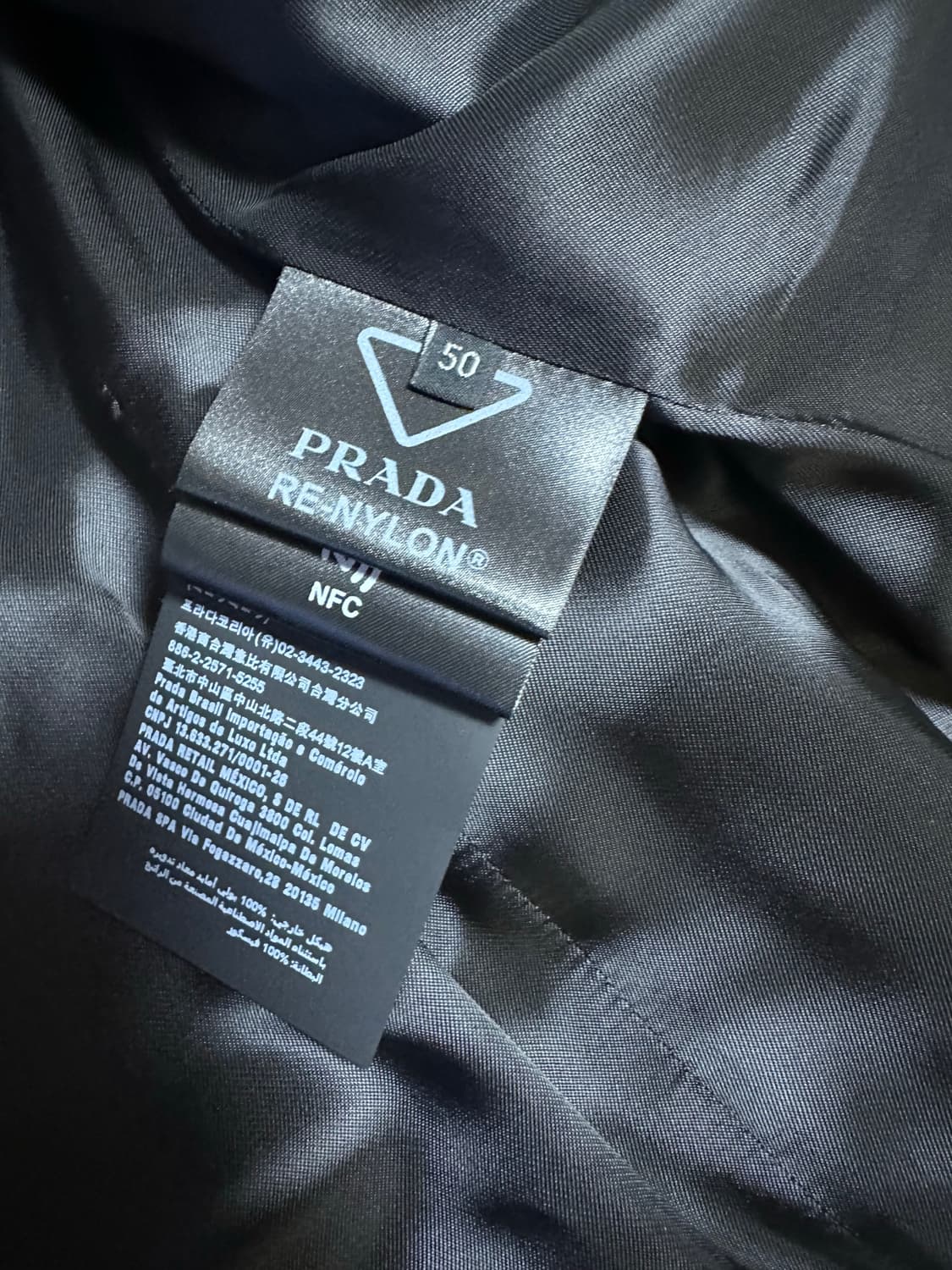 [50사이즈/1회착] 프라다 리나일론 투버튼 블레이저 상품이미지2