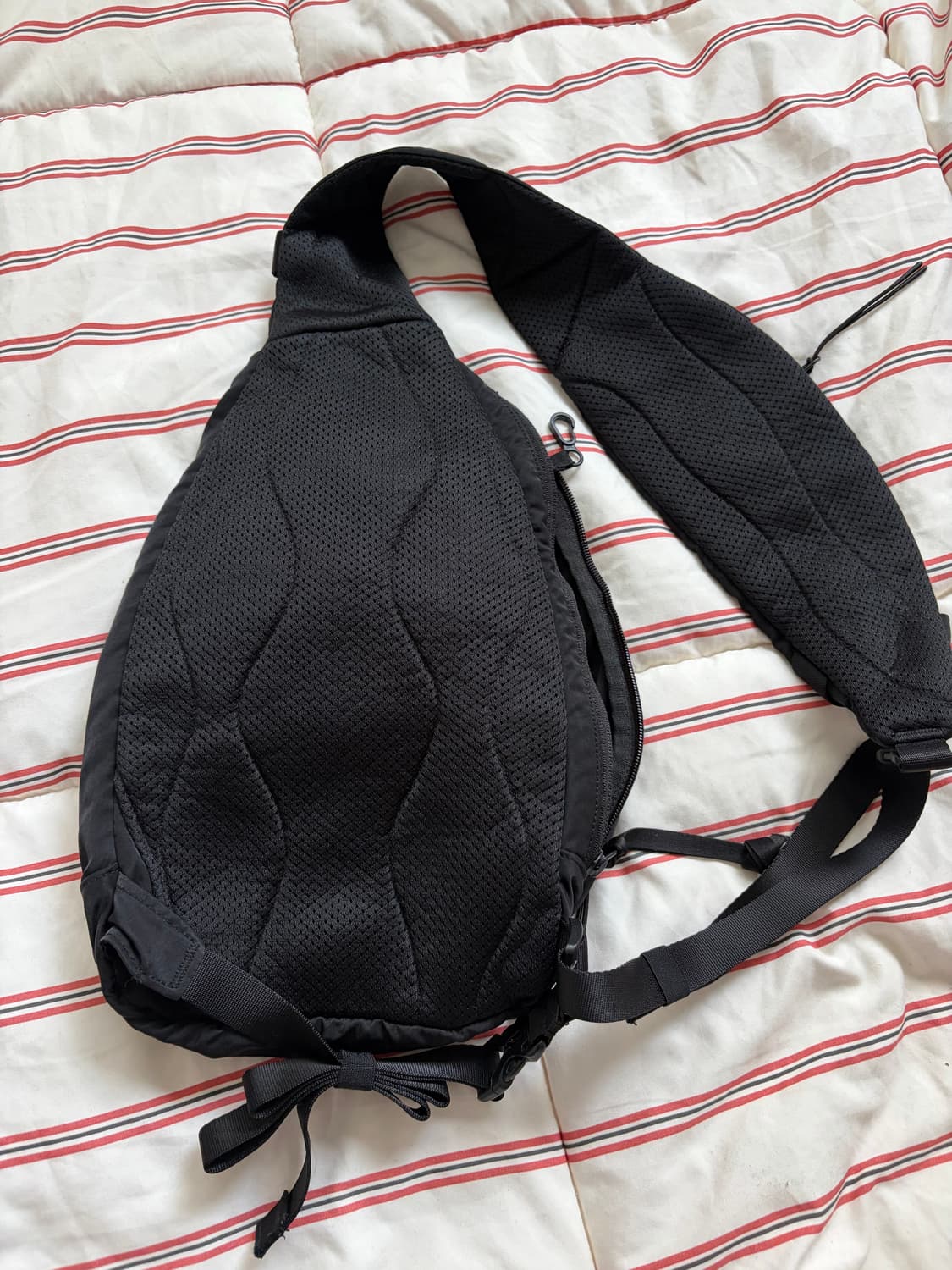 CP컴퍼니 슬링백 블랙 상품이미지3