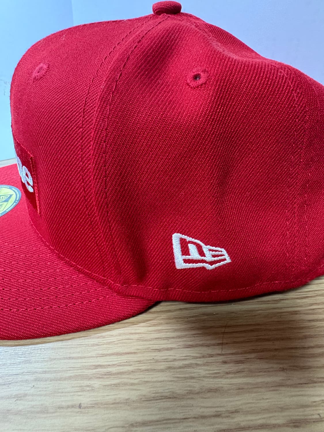 슈프림 x 뉴에라 머니박스 로고 레드캡  상품이미지3