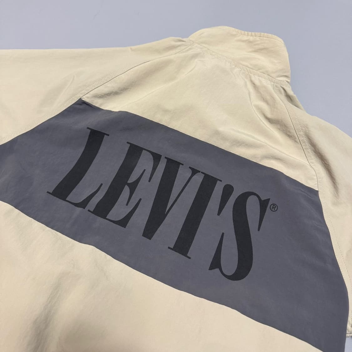 리바이스(Levi's) 베이지컬러 컬러블록 양면로고 나일론 윈드브레이커 상품이미지5