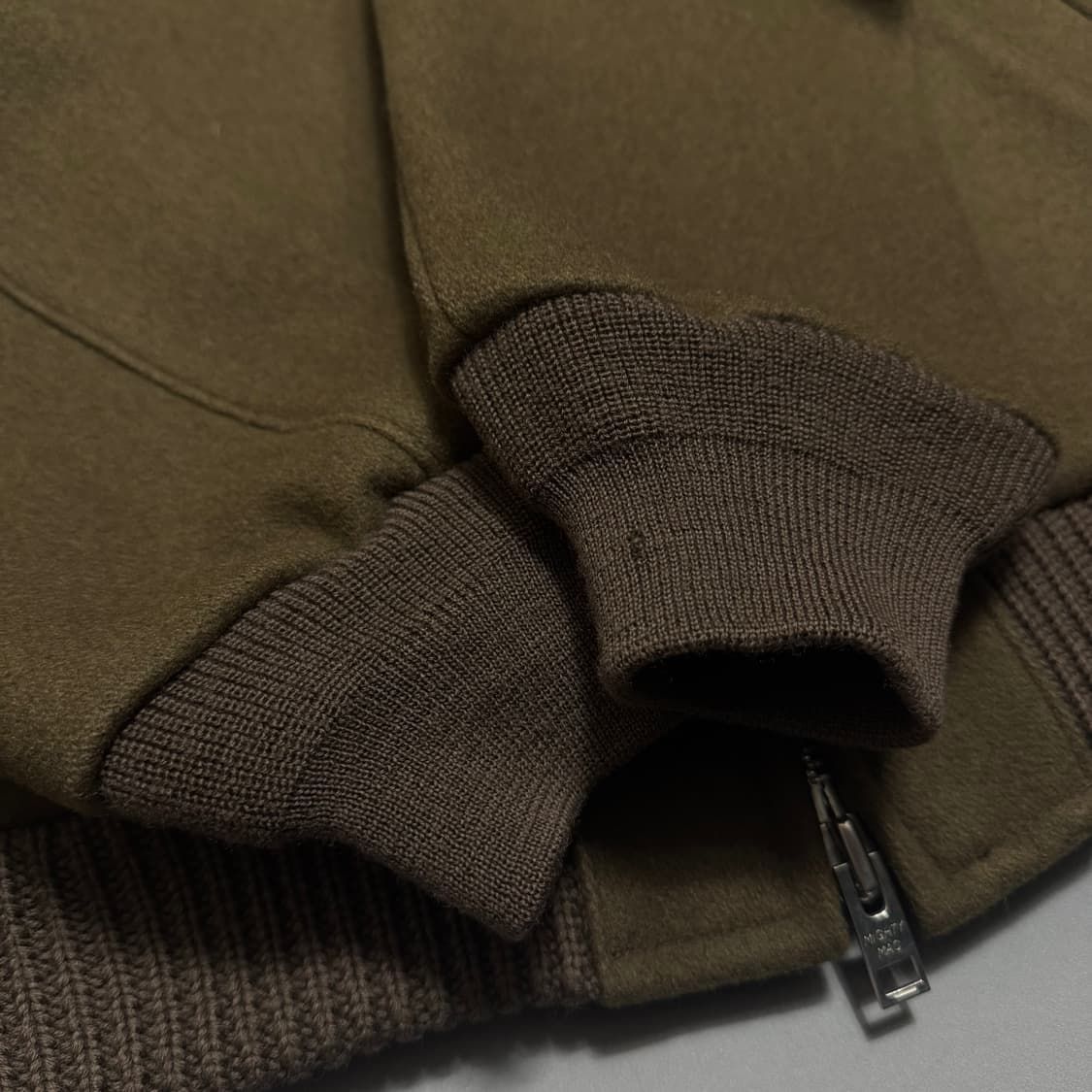 마이티맥 x 밸런스하모니(B&H) 브라운컬러 하이넥 플라이어 자켓 상품이미지7