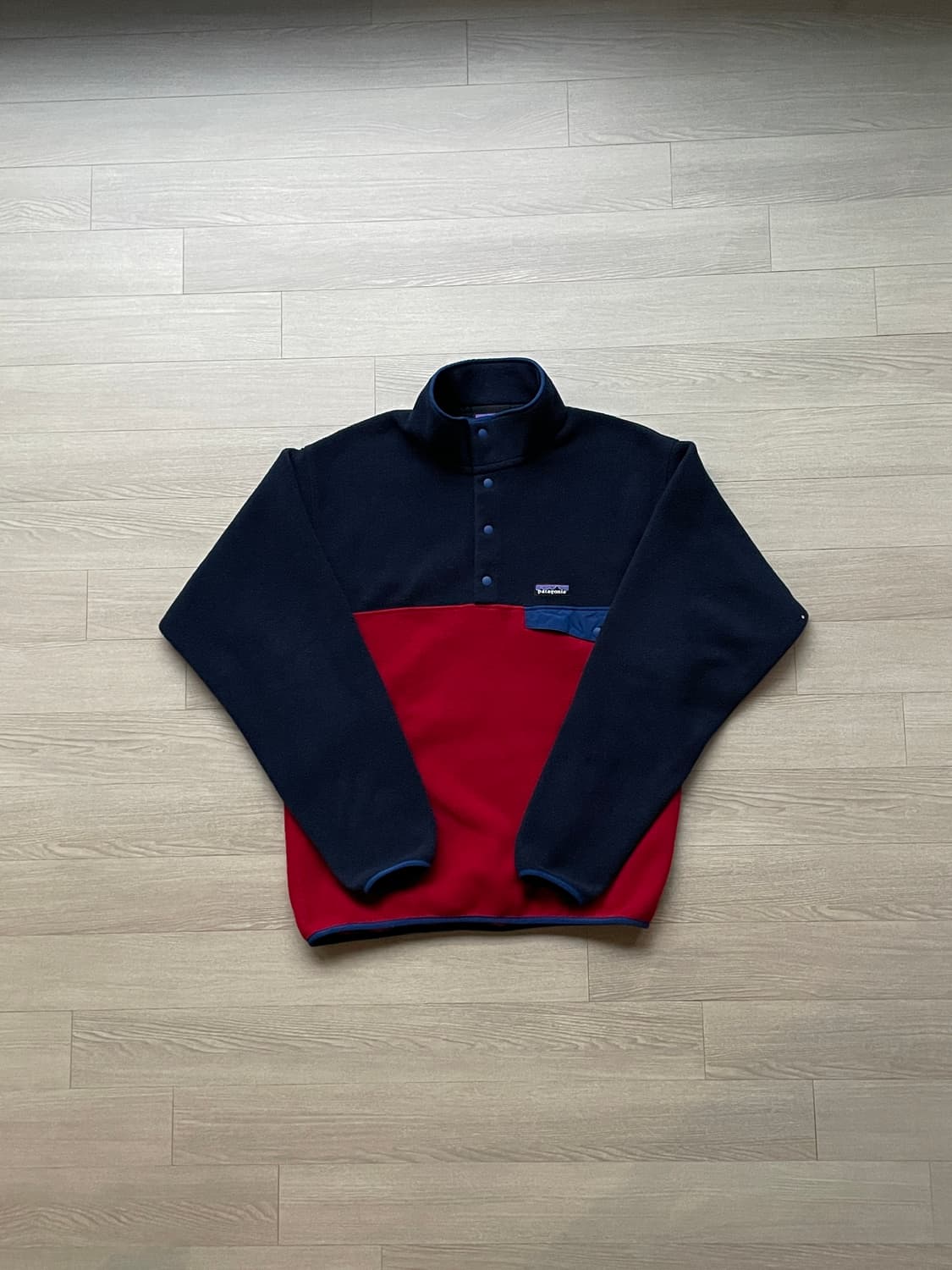 파타고니아 신칠라 레드 블루 플리스 켄달 제너 상품이미지1