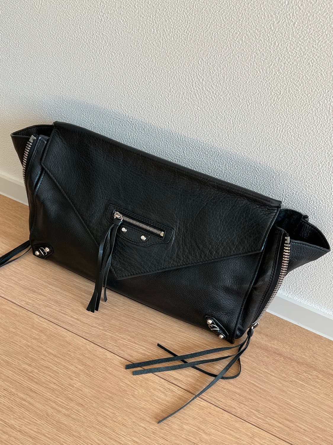 발렌시아가 블랙 파피에르 지퍼 플랩 클러치 상품이미지2