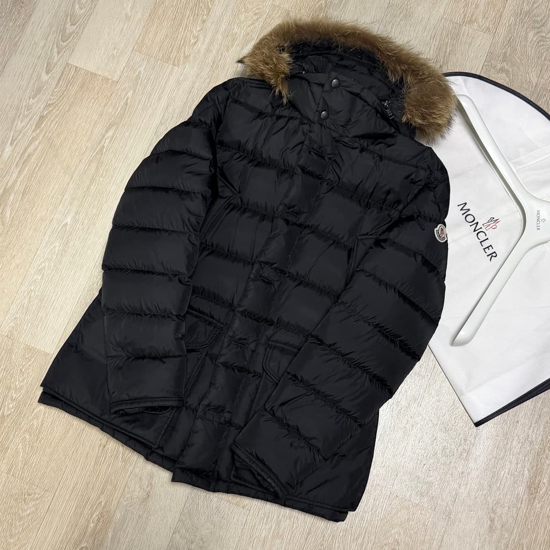 [블랙 4/새상품급] 몽클레어 클루니 패딩 블랙 풀구성 상품이미지1