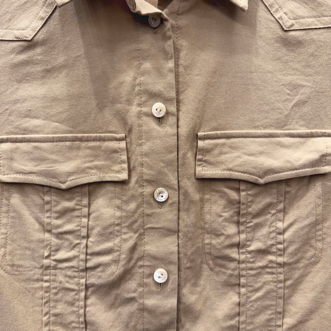 버버리 런던 더블 포켓 절개 라인 버튼 셔츠 체크 디테일 베이지 상품이미지6