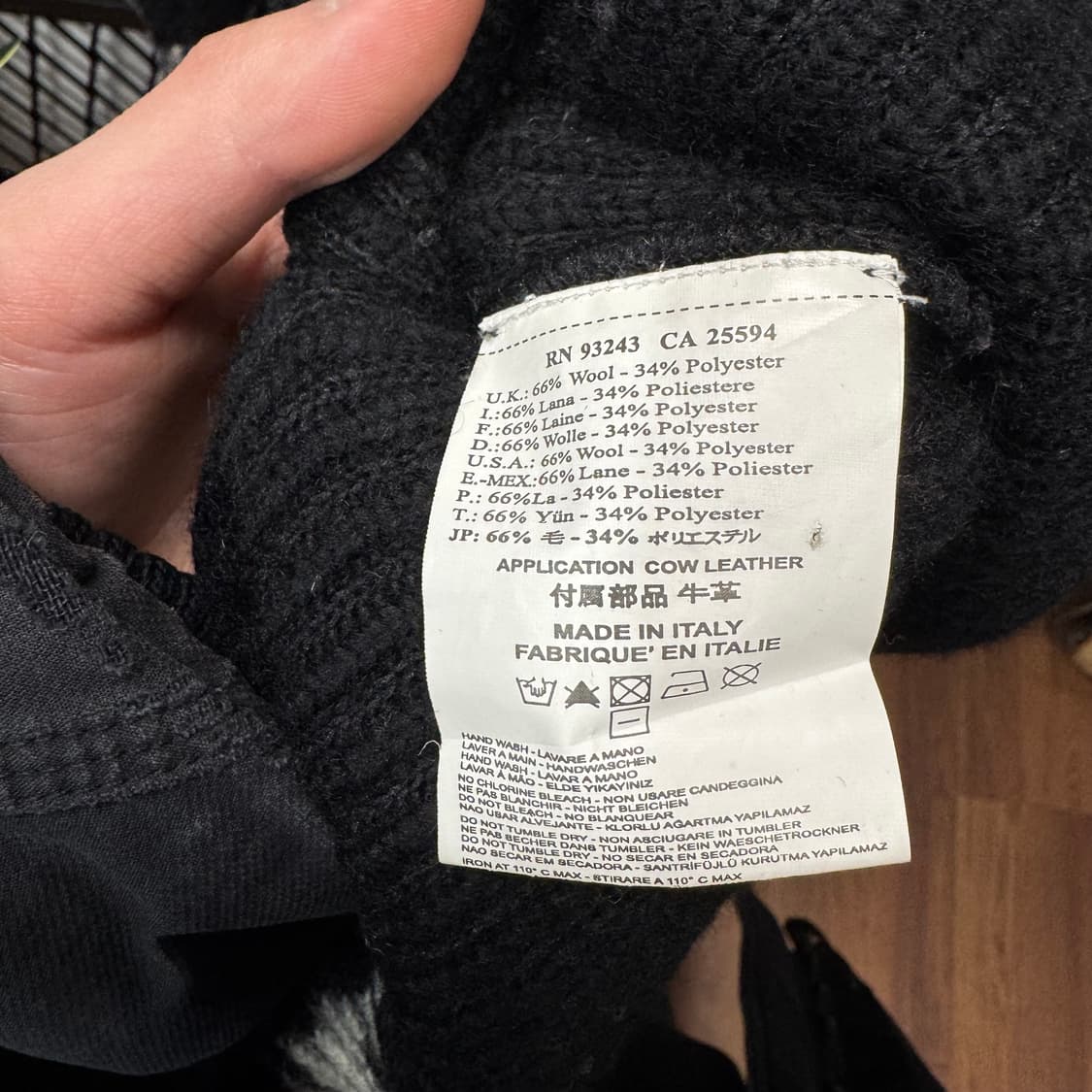 디젤 니트 스웨터 베스트 기하학 패턴 버튼 로고 디테일 블랙 화이트 상품이미지6