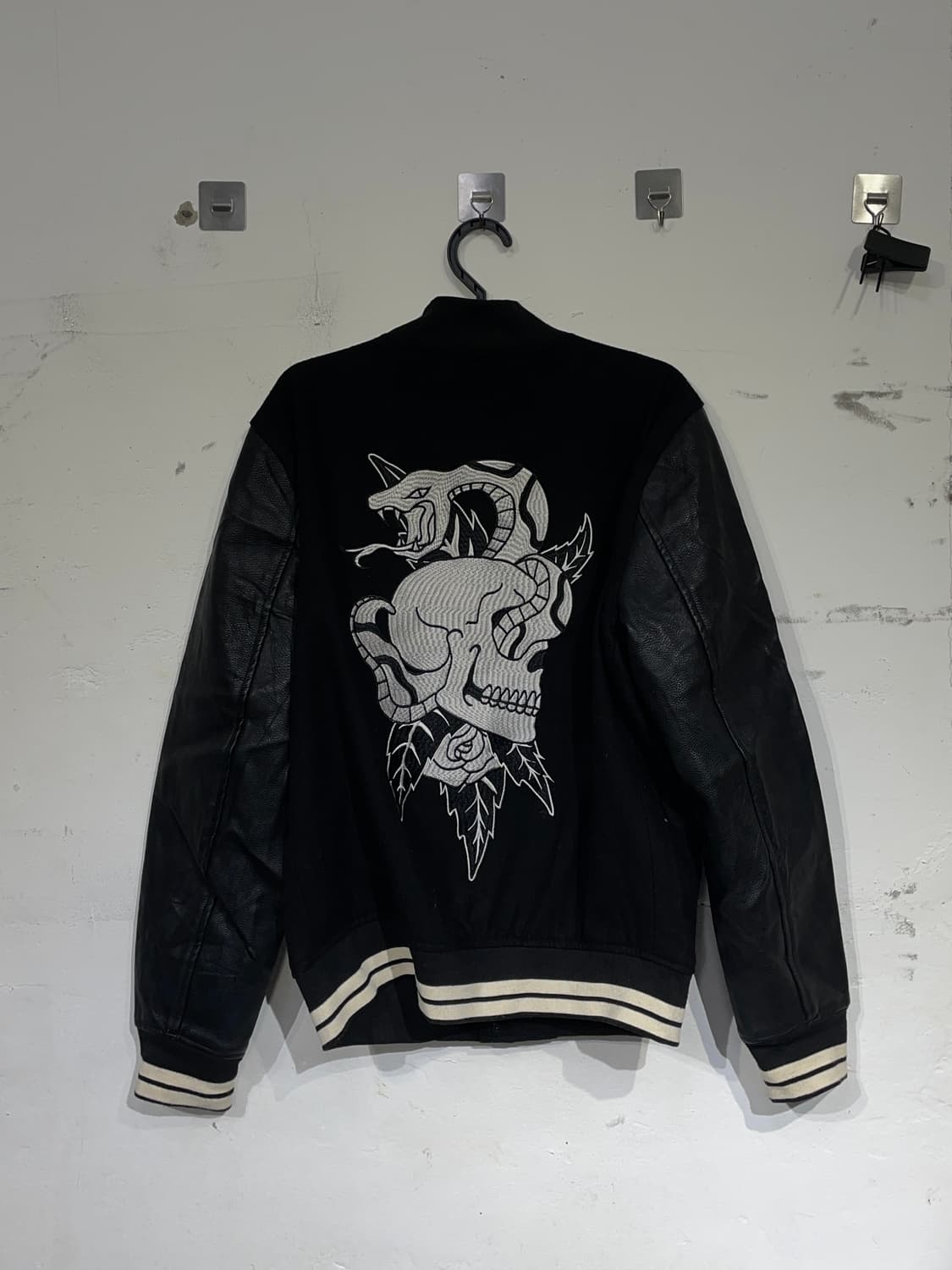 팍선 스컬 스네이크 자수 바시티 레더 자켓 가죽잠바 M 상품이미지6