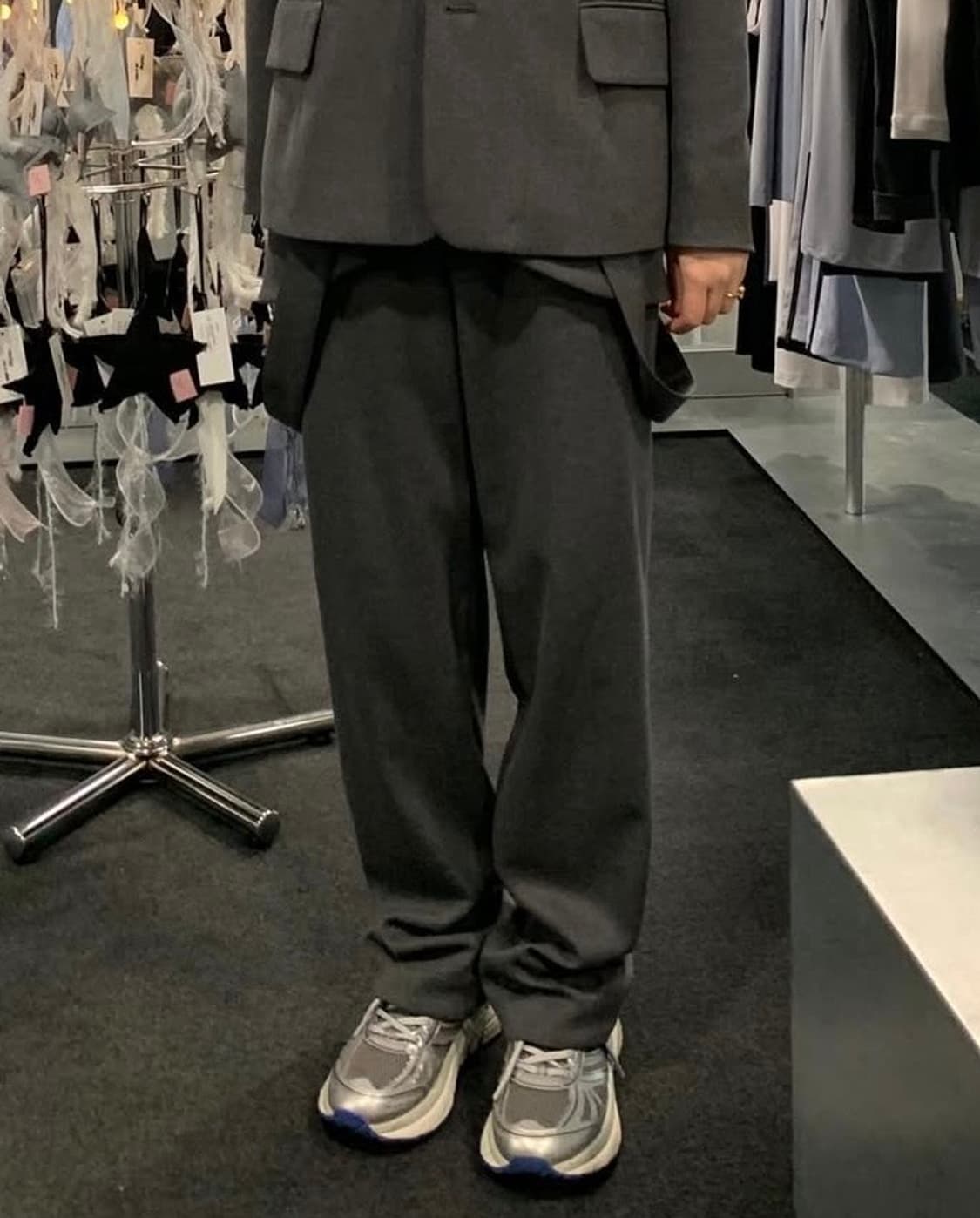 지초이aw23 BRACES POCKETTROUSER  GREYSIZE3 상품이미지1
