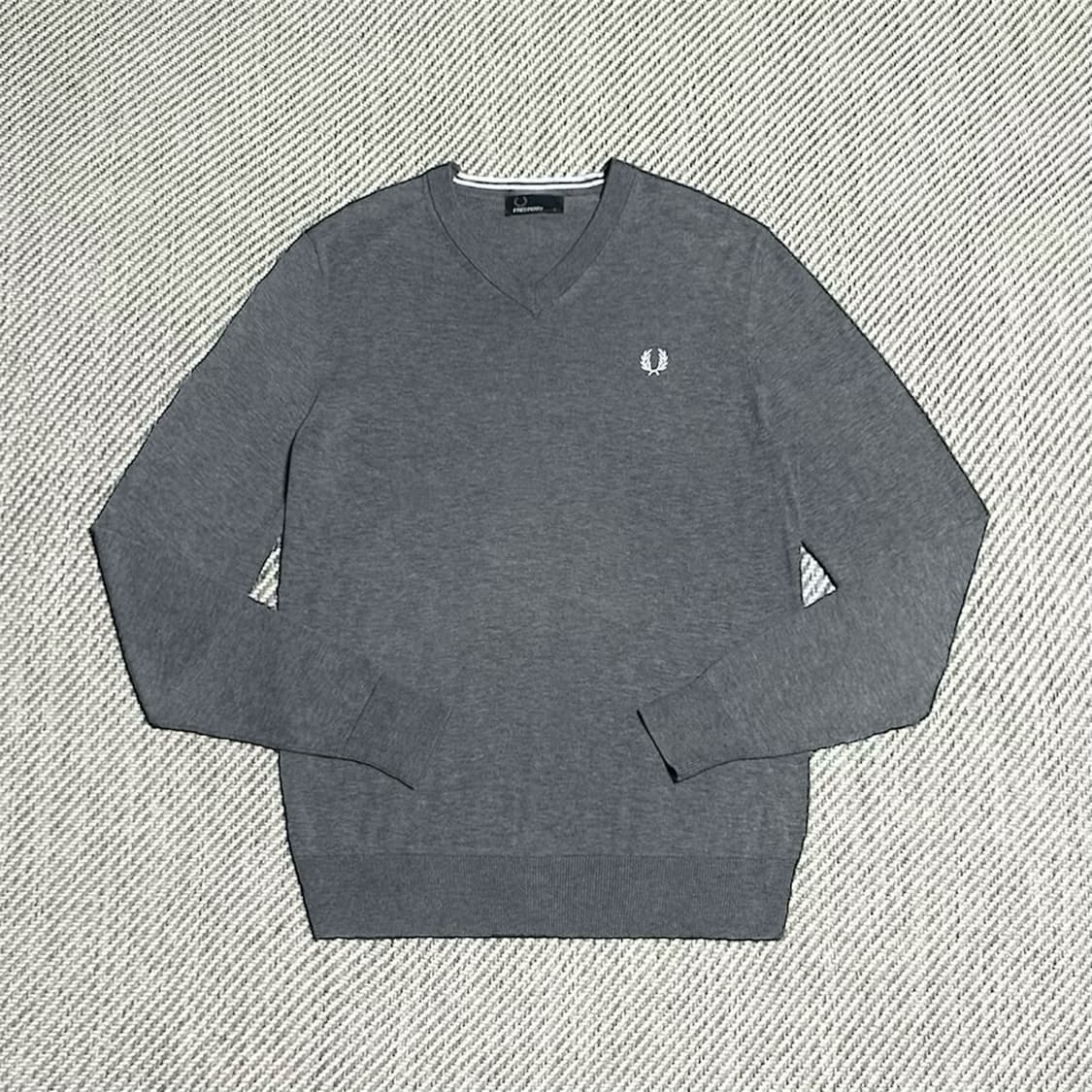 [S] Fredperry 프레드페리 그레이 베이직 코튼 브이넥 니트 상품이미지1