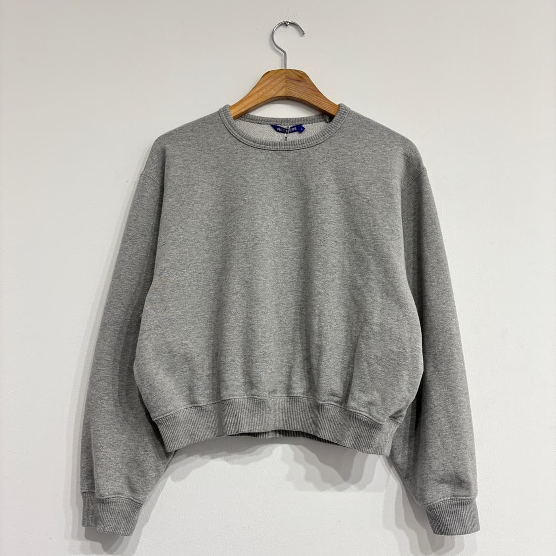 [새상품] 네이더스 런너 크롭 맨투맨 상품이미지2