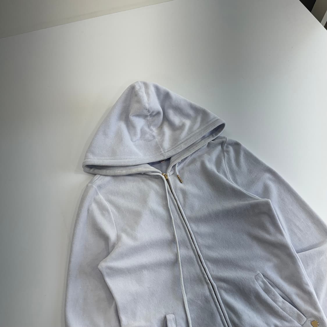 Juicy couture 쥬씨꾸뛰르 라이트 블루 벨벳 후드집업 상품이미지4