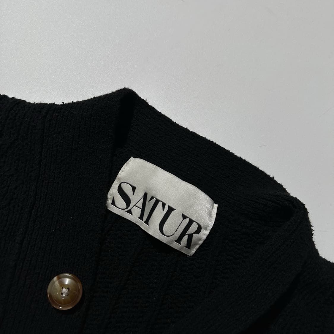 세터 파로 오버 부클 니트 가디건 블랙 상품이미지6