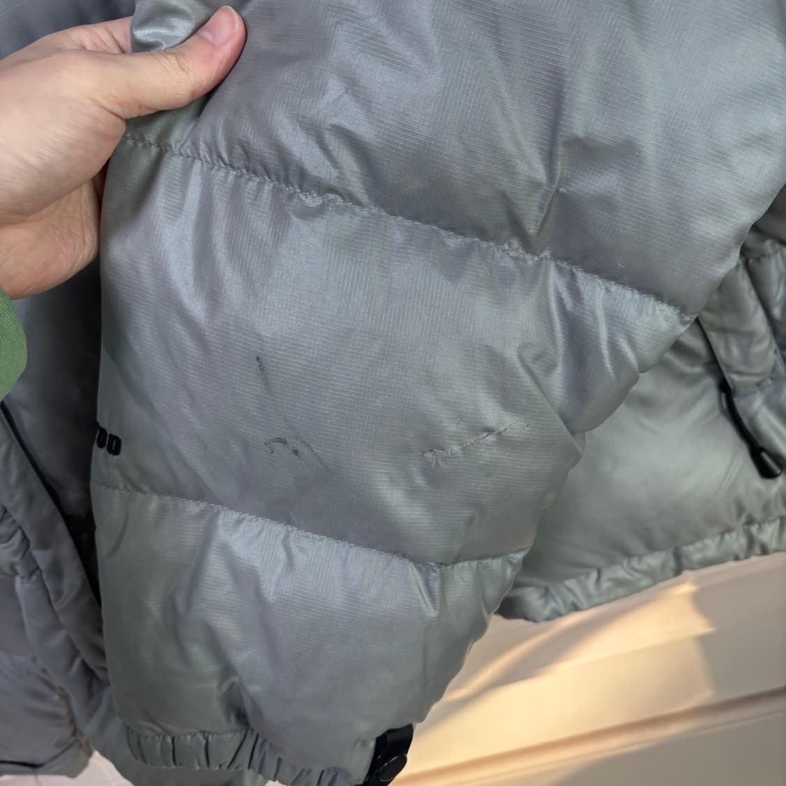 노스페이스 700 센터로고 눕시 구스다운 패딩 실버 그레이 상품이미지6