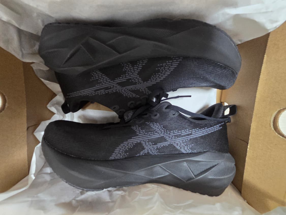 일본판 새상품 아식스 노바블라스트5 245mm 블랙 상품이미지1