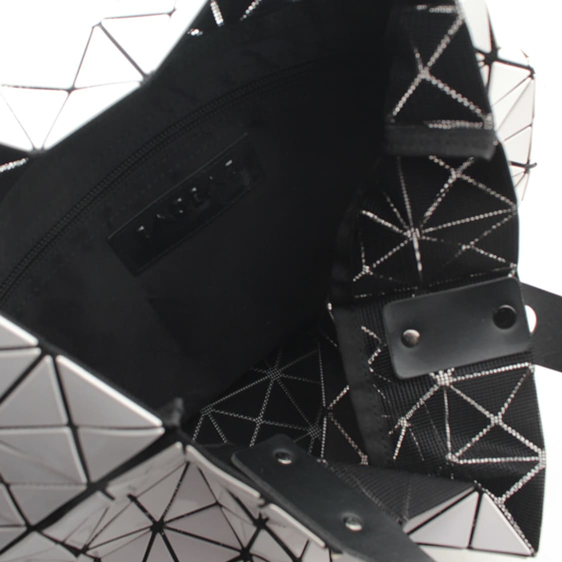 이세이 미야케 바오바오 화이트 토트백 상품이미지3