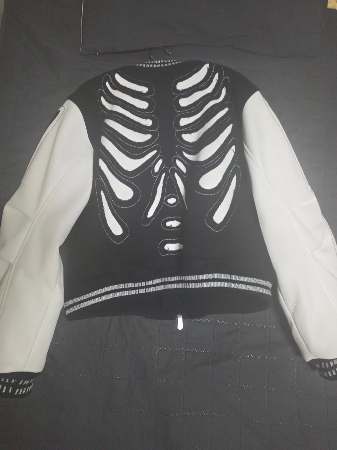 써저리 바시티 자켓 판매합니다 상품이미지2