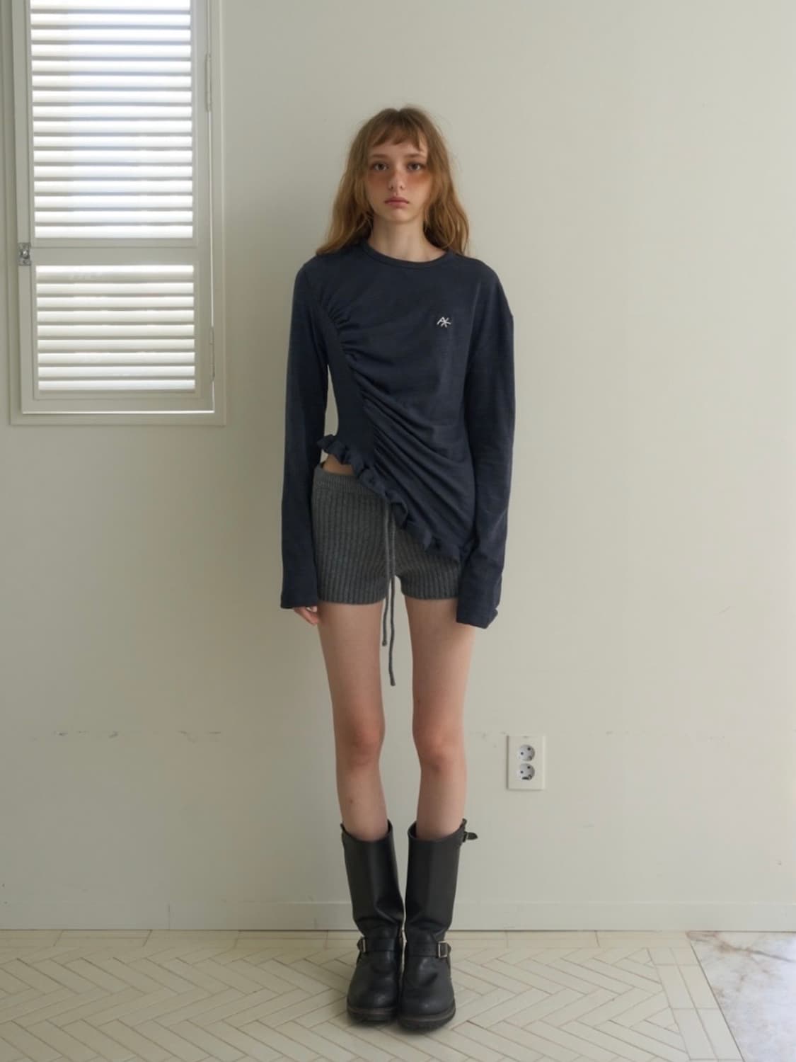 아우어솔티 셔링 프릴 티셔츠 (차콜) 상품이미지3