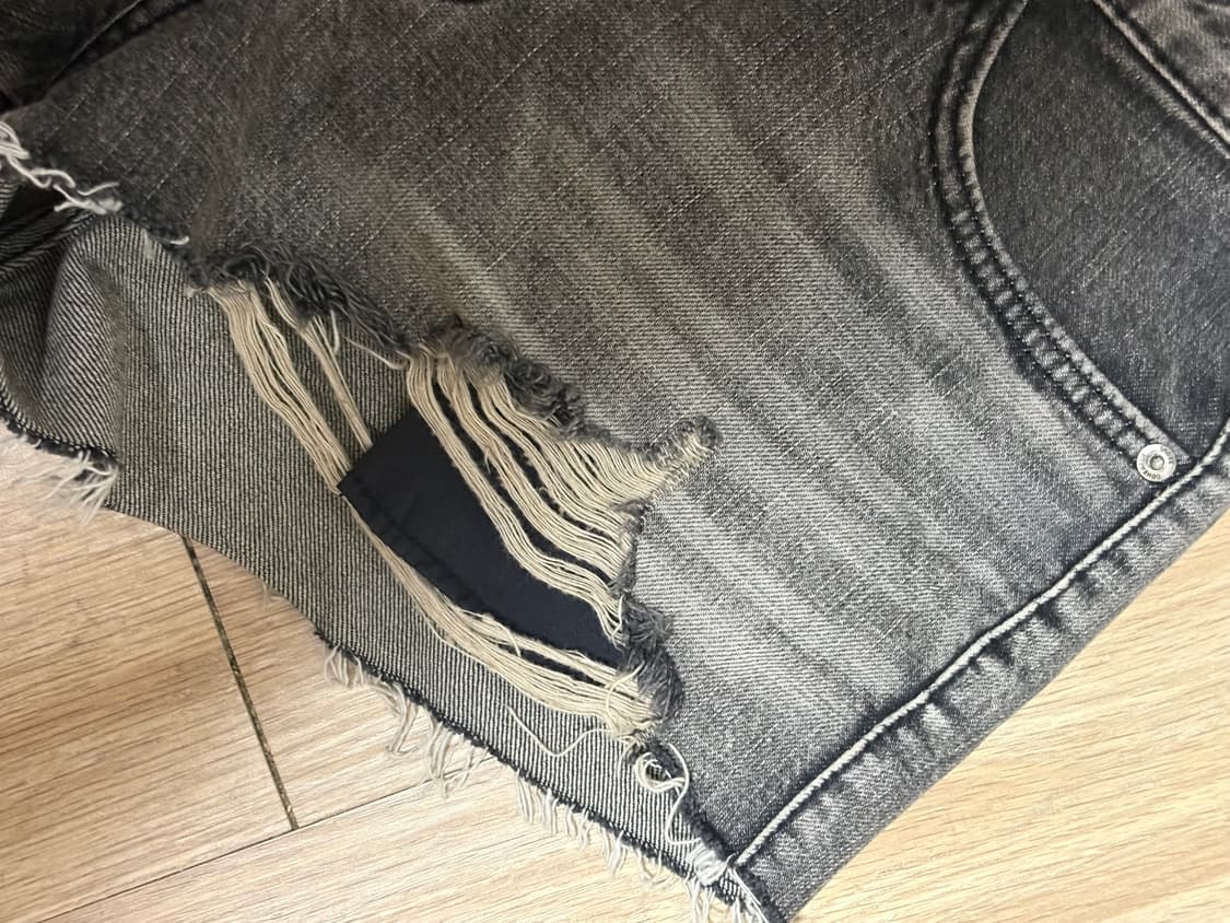 DESTROYED GRAY DENIM SHORTS 상품이미지4