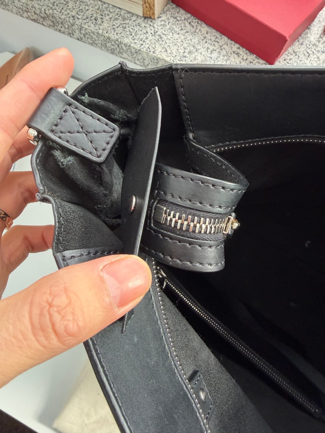 정품) 발렌티노 남성 VLTN 블랙 쇼퍼백 숄더백 상품이미지5