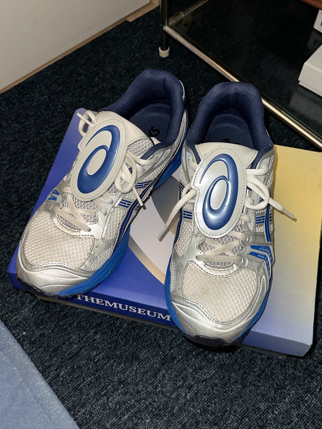 더뮤지엄비지터X아식스 젤 카야노 14 실버/블루 270 상품이미지4