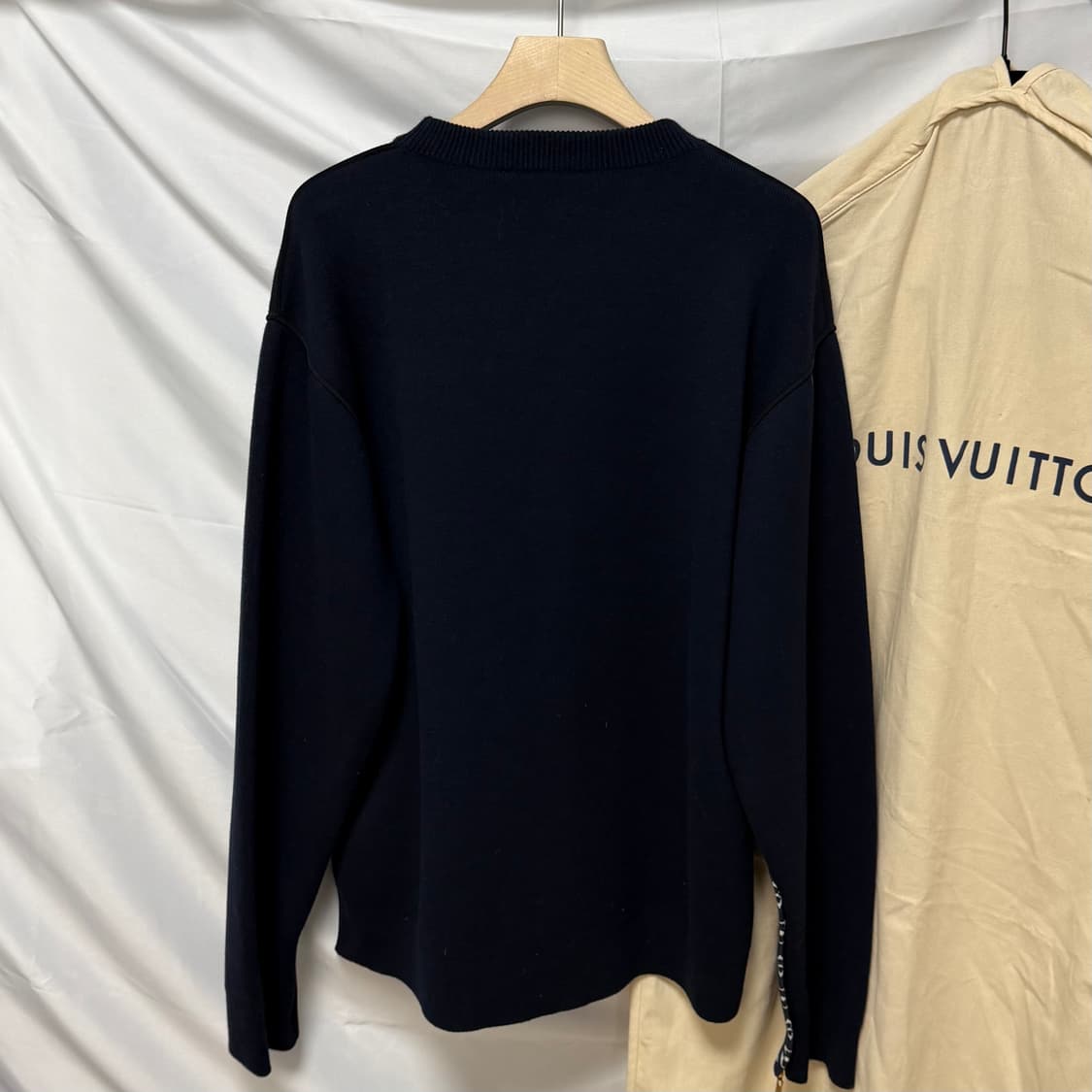 [S+급/S] 루이비통 블루 오픈 슬리브 라운지웨어 모노그램 여성 니트 상품이미지5