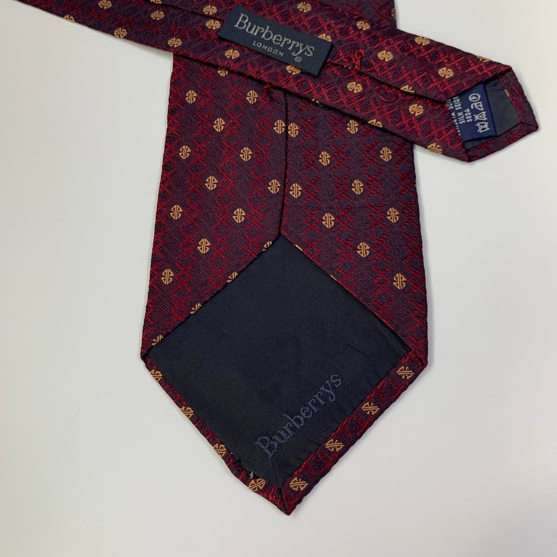 버버리(BURBERRY) 레드버건디컬러 신형라벨 100실크 명품넥타이 상품이미지6