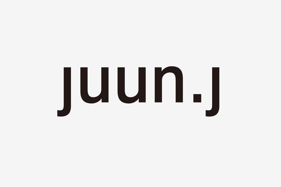 [JUUN.J] 블랙 오버핏 페르소나 후드집업 상품이미지1