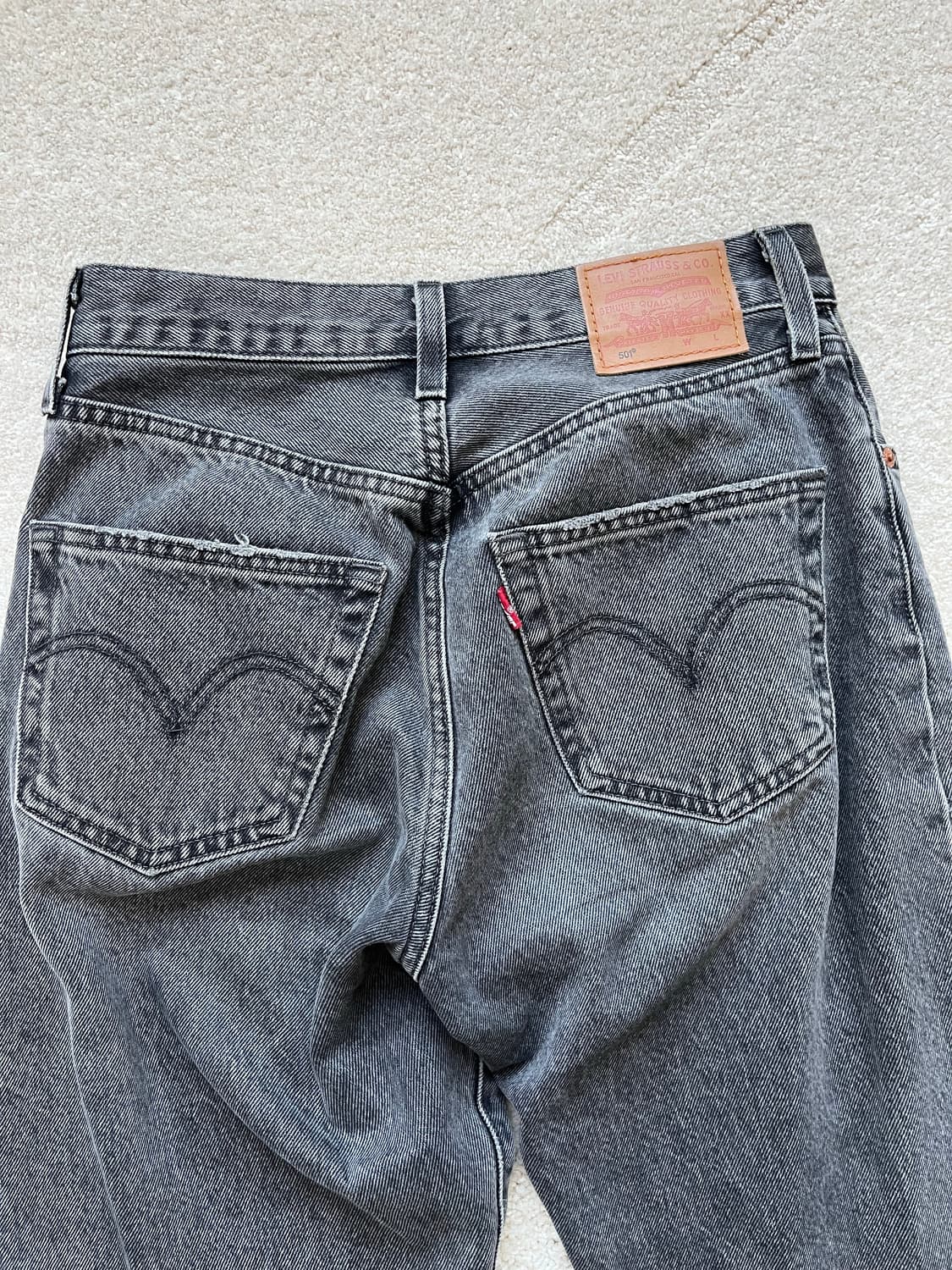 Levi's 501 프리미엄 그레이 워싱 스트레이트 데님 (24-25) 상품이미지7