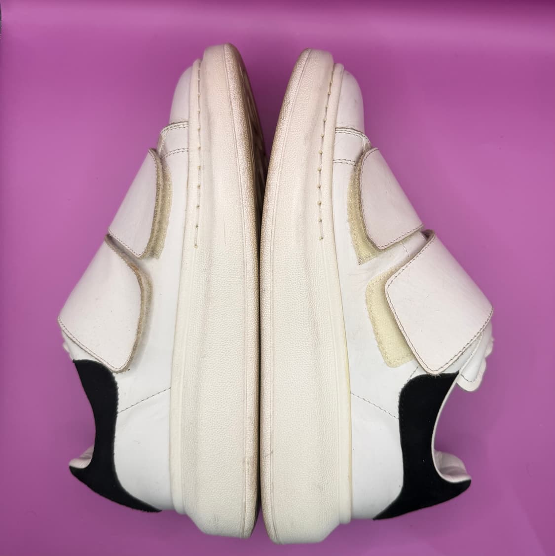 알렉산더 맥퀸 오버사이즈 벨크로 스니커즈 (화이트/블랙) 상품이미지4