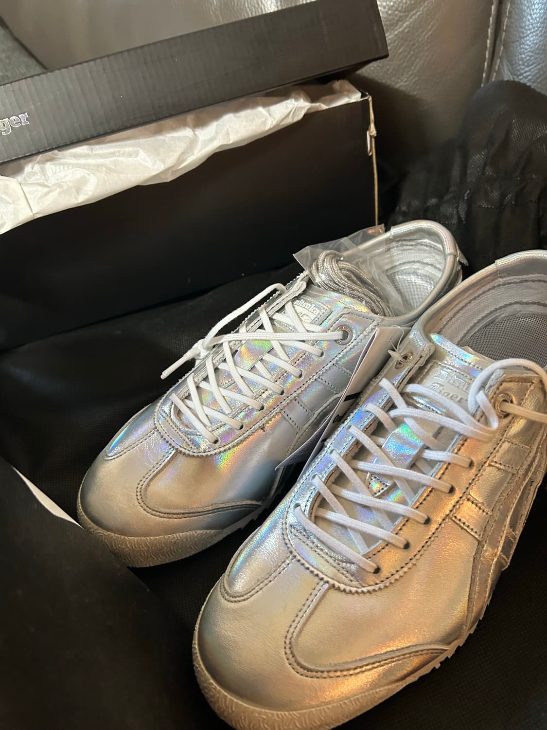 오니츠카 타이거 메탈릭 실버 스니커즈 새상품 상품이미지1