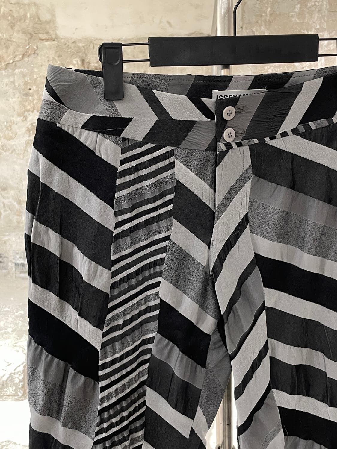 이세이 미야케 그레이 슬래시 나일론 팬츠 상품이미지2