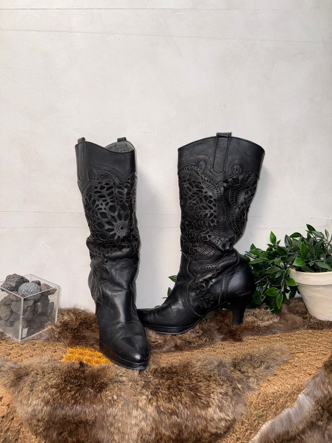 Black punching cutout western boots 상품이미지4