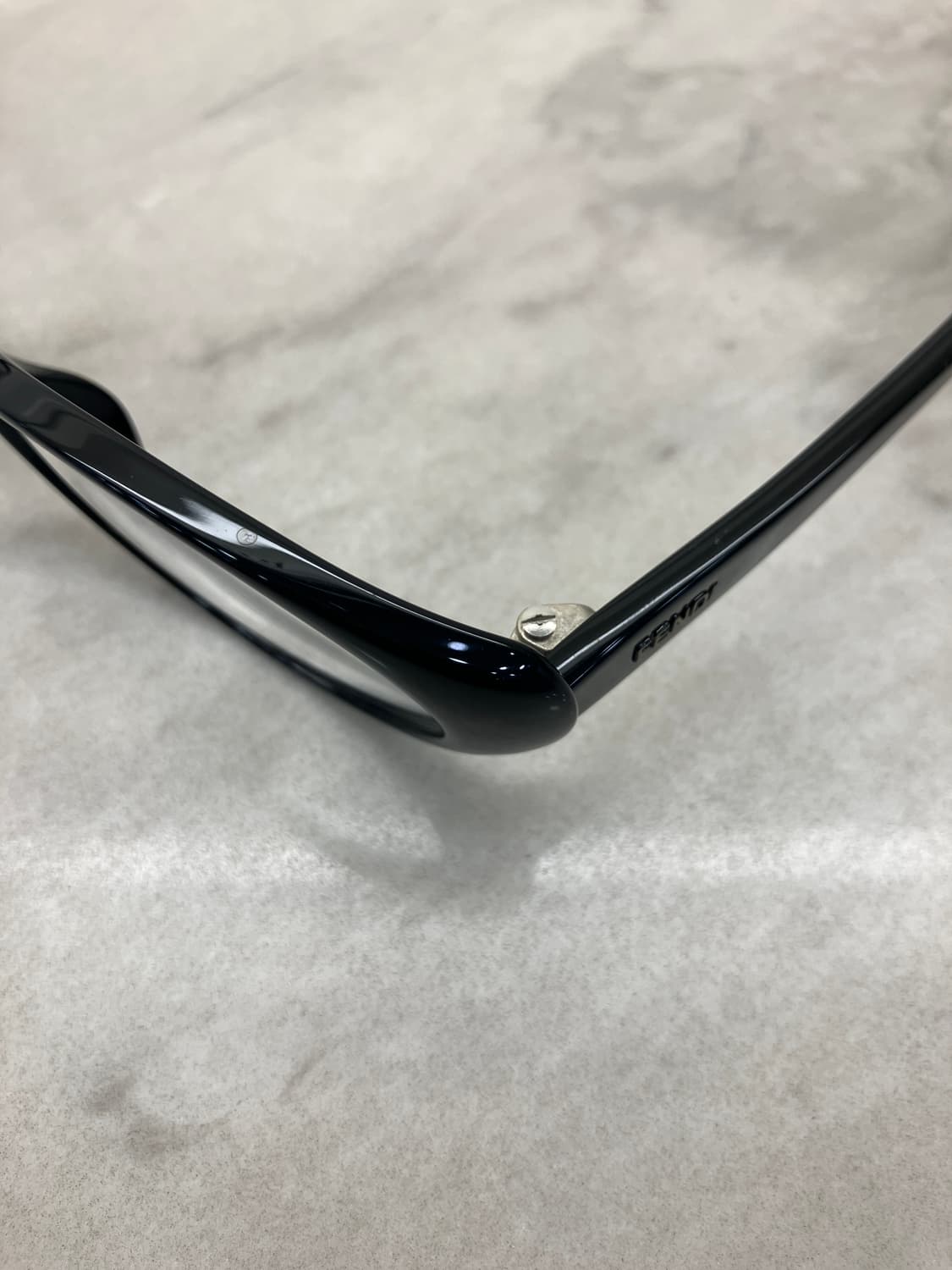 펜디 FENDI 긱시크 올 블랙 오벌 뿔테 안경 상품이미지2