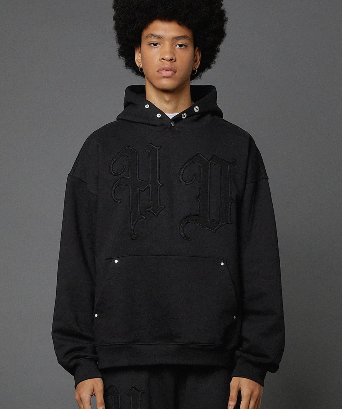 후드후드 HD 로고 아플리케 오버핏 후드 블랙 2 상품이미지1