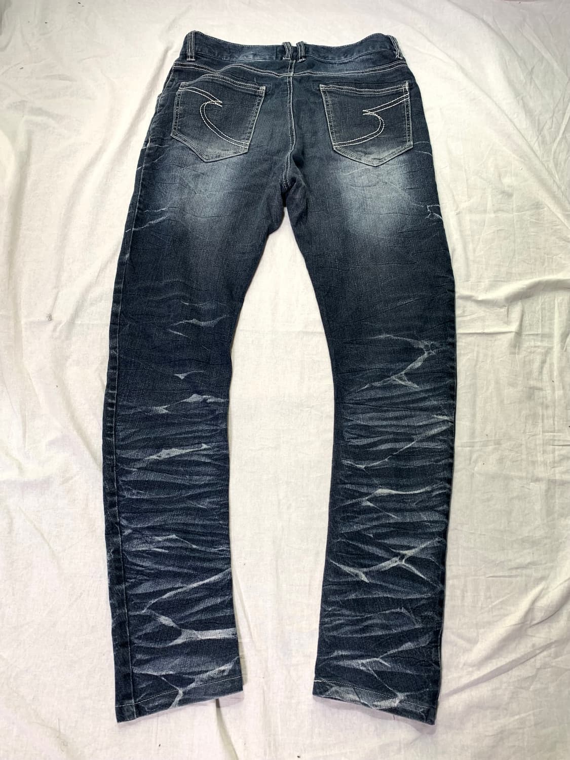 Semantic Design crack washed curved deni 상품이미지3